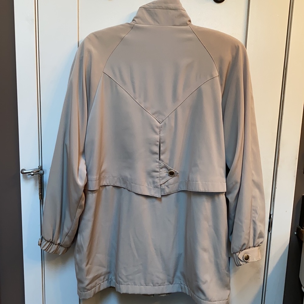 Spring Jacket.  Tan. Cute design. - Picture 5 of 5